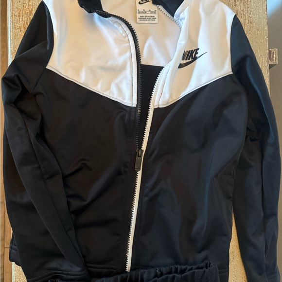 Nike Black and White Athletic Set - Picture 2 of 4